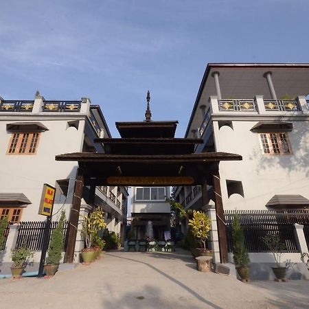 Inlay Palace Hotel Няунг Шве Екстериор снимка