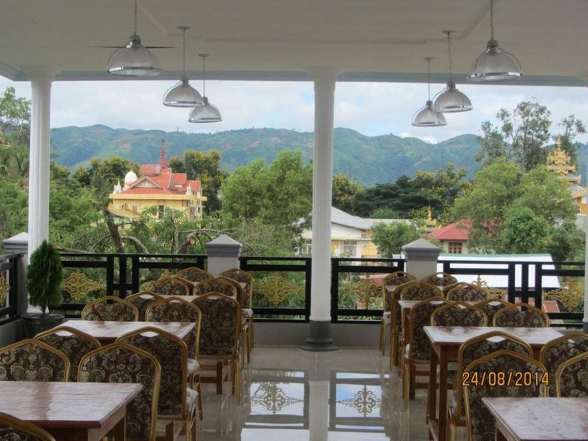 Inlay Palace Hotel Няунг Шве Екстериор снимка